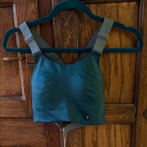 On “Performance Flex” Bra in Spirulina/Olive